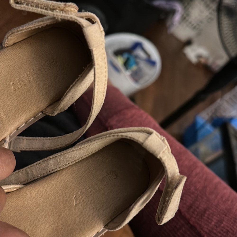 Shoes - Picture 3 of 4